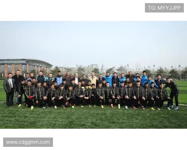 赛后分析：北京足球队与重庆足球队的表现与状态对比探讨