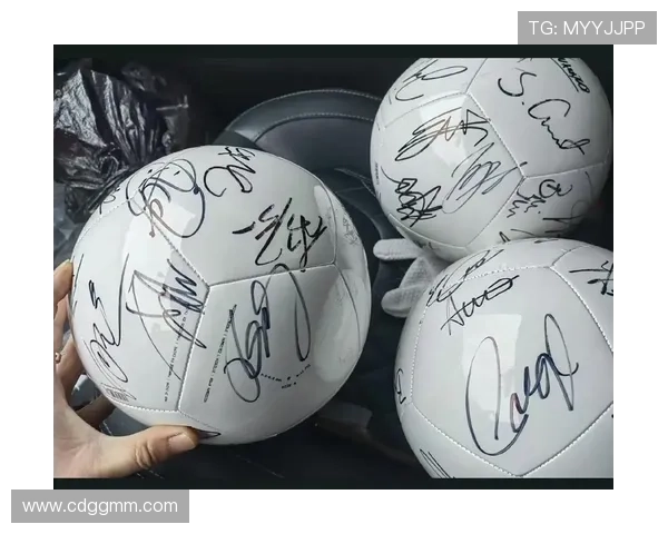 寻找足球明星签名的最佳地点和方式指南